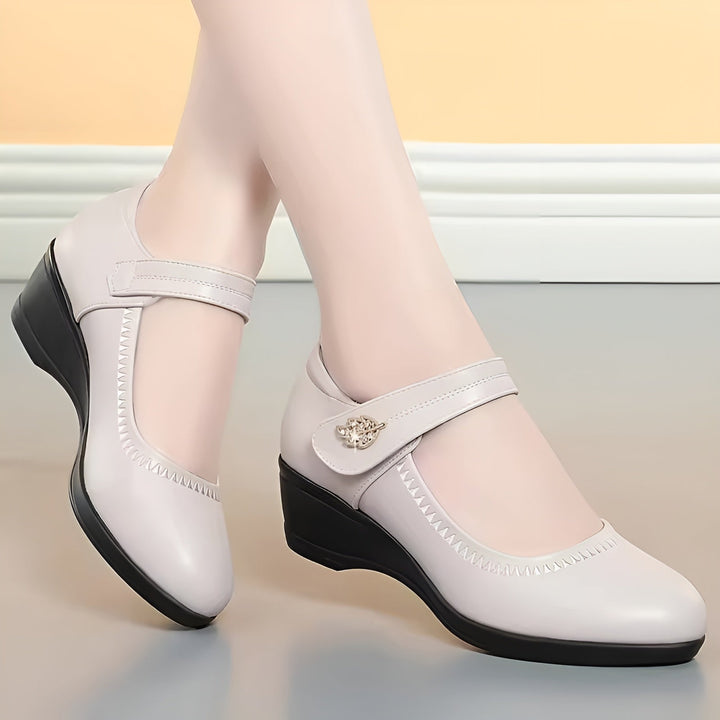 Brenka - Sapatos Elegantes de Couro com Tira