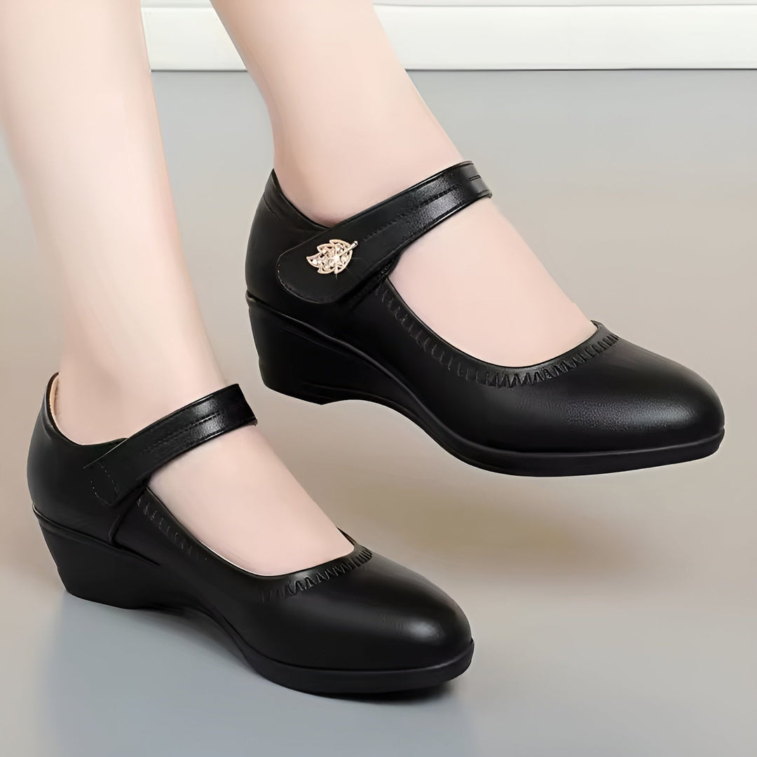 Brenka - Sapatos Elegantes de Couro com Tira