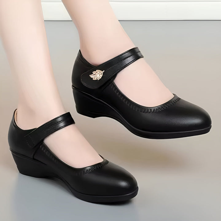 Brenka - Sapatos Elegantes de Couro com Tira