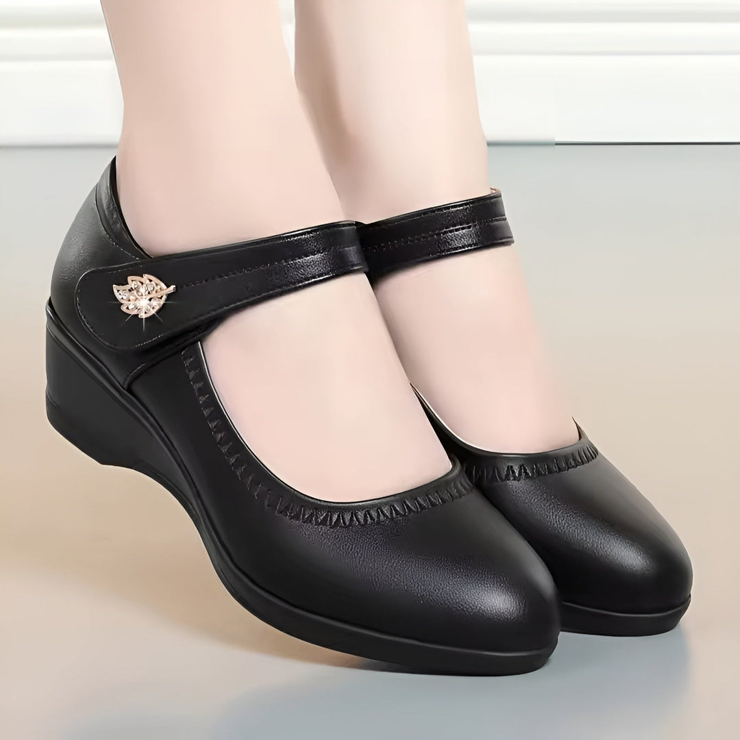 Brenka - Sapatos Elegantes de Couro com Tira