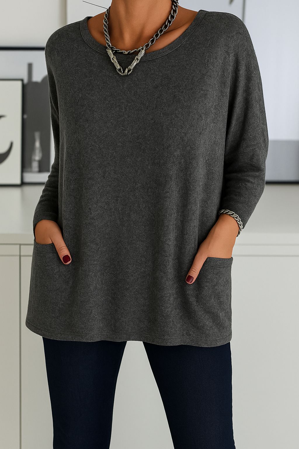 Noryn - Camisola Oversized com Gola Redonda e Bolsos