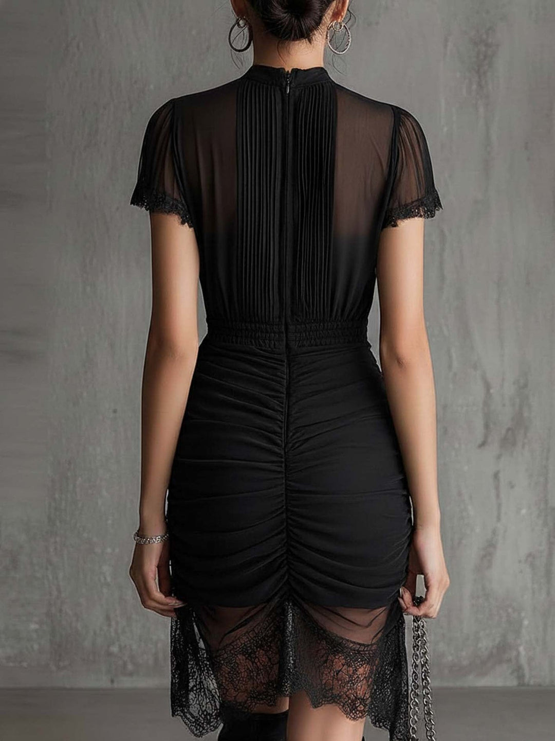 Semila - Mini-Vestido Com Cintura Trançada e Acabamento Em Renda