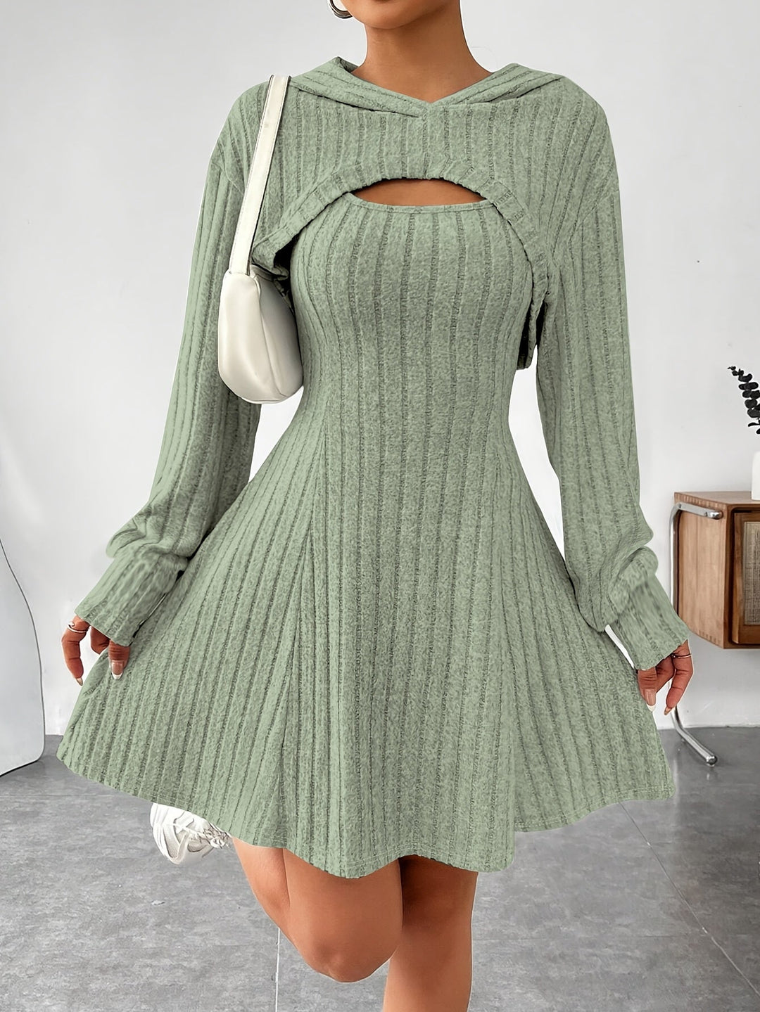 Joaquina - Mini-Vestido Com Textura Canelada e Top Curto com Capuz