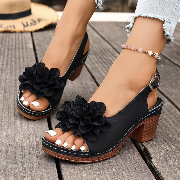 Gayanthi - Salto Grosso Floral Elegante