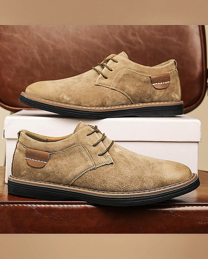 Erling - Sapatos de camurça com atacadores e costuras contrastantes