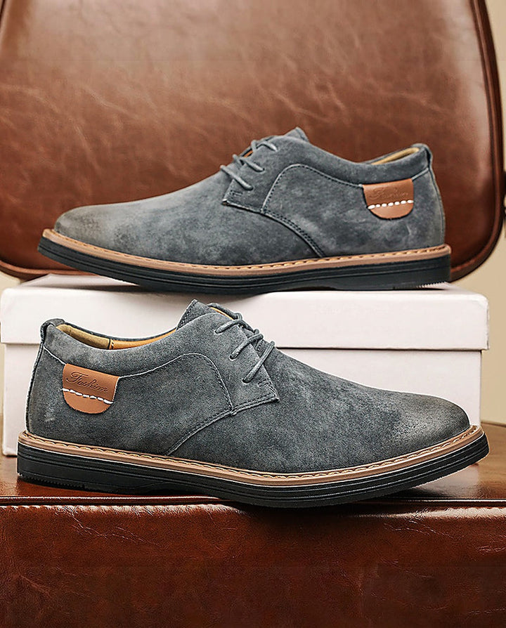 Erling - Sapatos de camurça com atacadores e costuras contrastantes