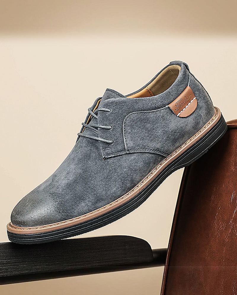 Erling - Sapatos de camurça com atacadores e costuras contrastantes