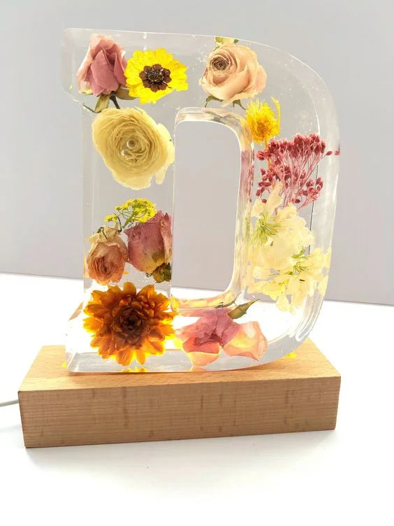 FloraShine - Candeeiro Noturno Artesanal em Resina Com Flores
