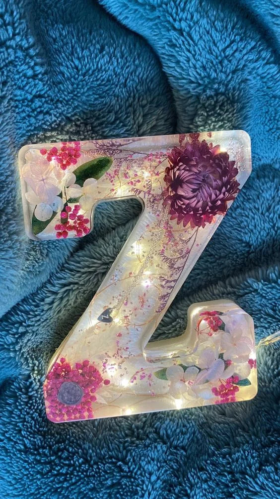 FloraShine - Candeeiro Noturno Artesanal em Resina Com Flores