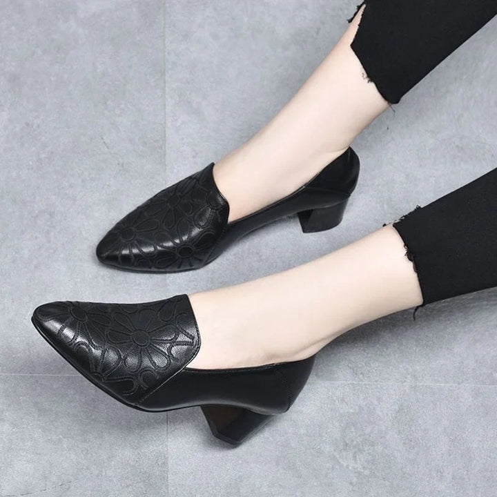 Minhora - Sapatos de Salto Grosso Bordados em Couro