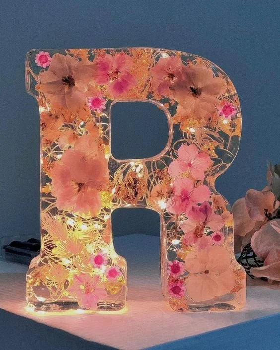 FloraShine - Candeeiro Noturno Artesanal em Resina Com Flores