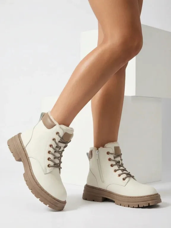 Alosia - Botas de Cano Curto com Atacadores e Sola Grossa