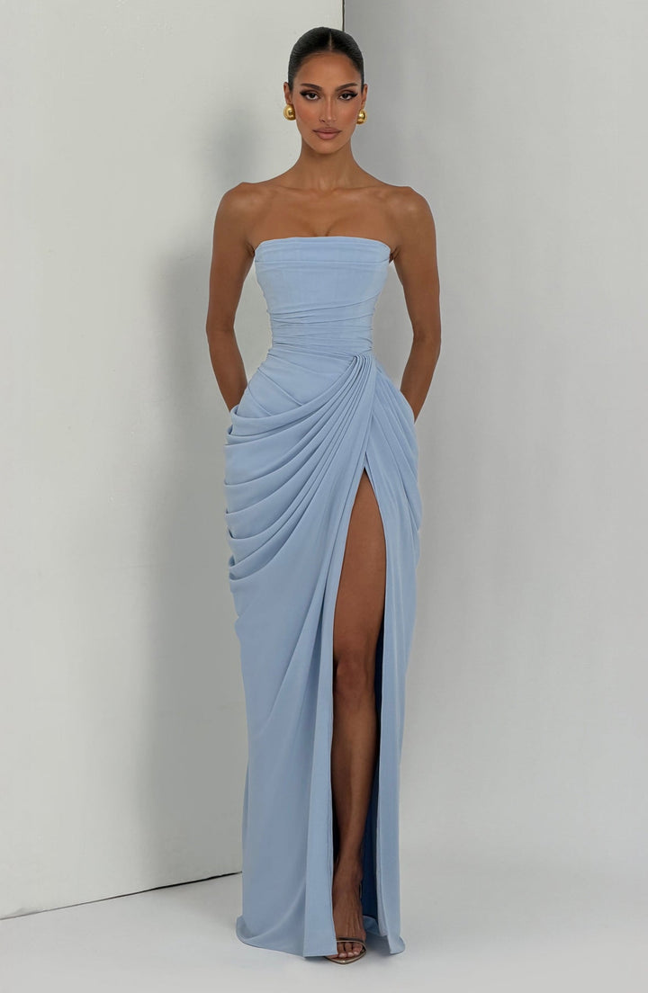Sabrina - Vestido maxi sem Alças com corte Escultural e Fenda