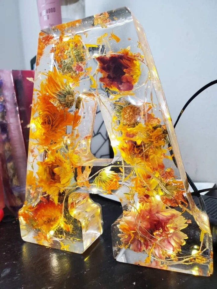 FloraShine - Candeeiro Noturno Artesanal em Resina Com Flores