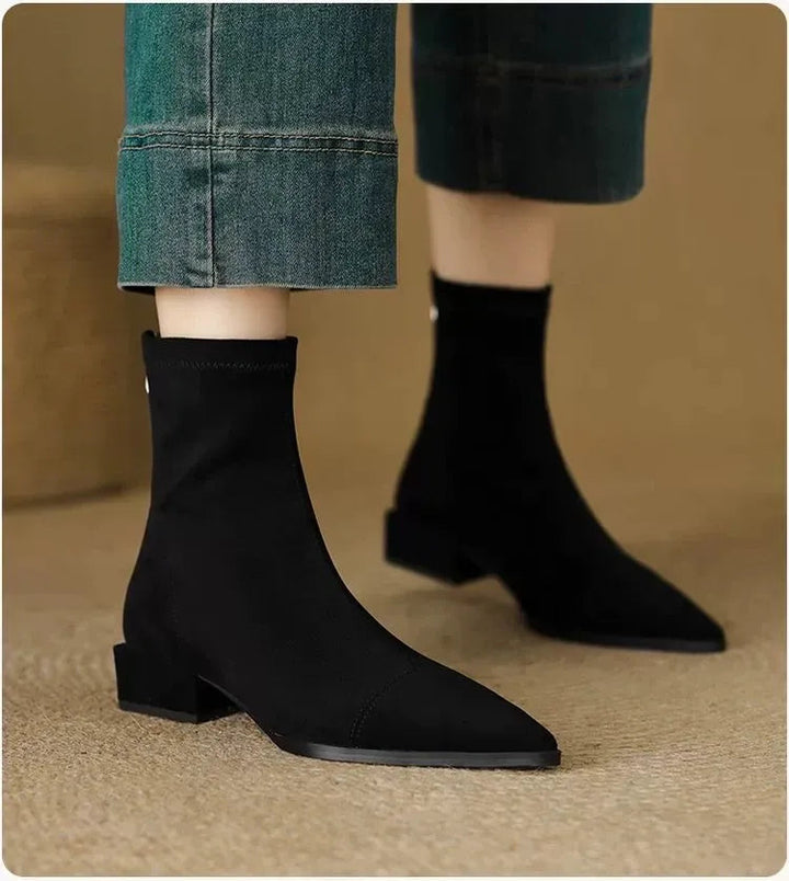 Jerlina - Botas De Cano Curto Em Camurça Com Biqueira Pontiaguda