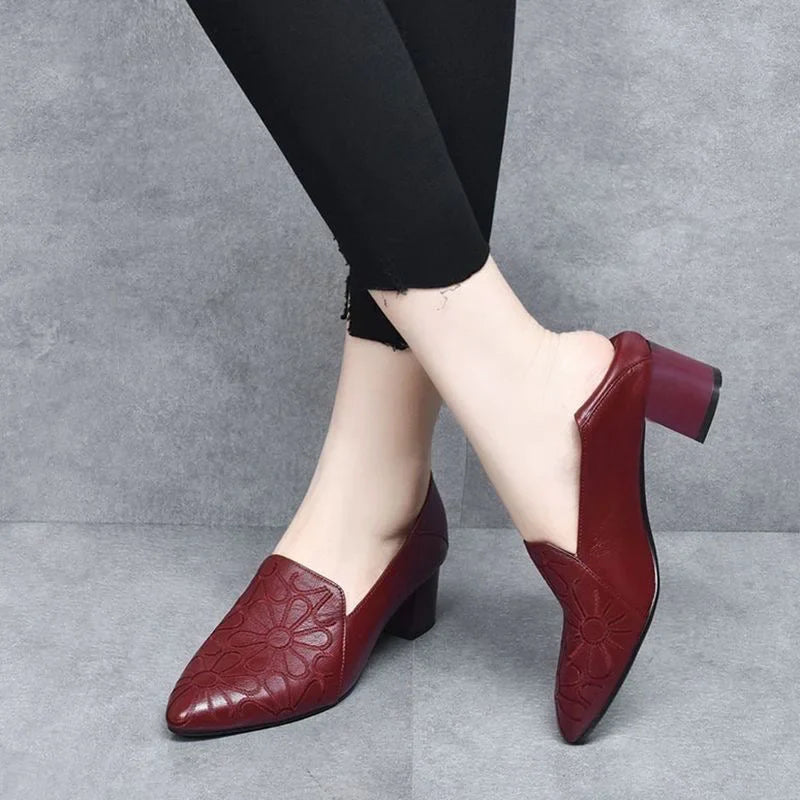 Minhora - Sapatos de Salto Grosso Bordados em Couro