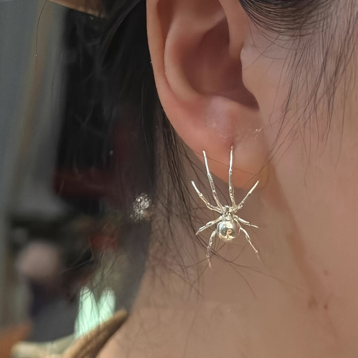 Amnuai - Brincos De Argola Com Pingente De Aranha