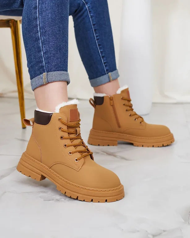 Alosia - Botas de Cano Curto com Atacadores e Sola Grossa