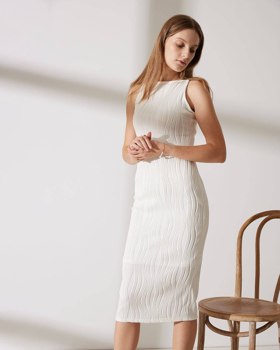Simonen - Vestido MIDI SEM Mangas Com Padrão Ondulado  onda de pérolas