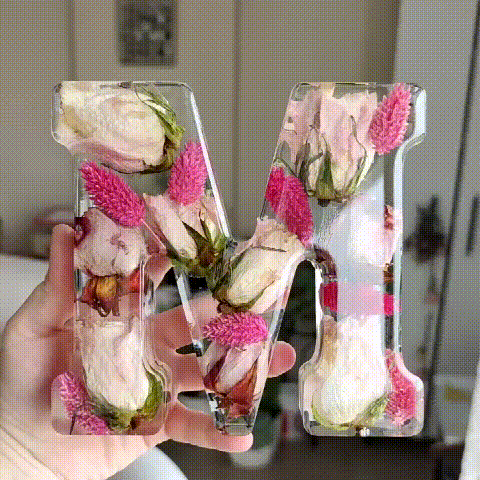 FloraShine - Candeeiro Noturno Artesanal em Resina Com Flores