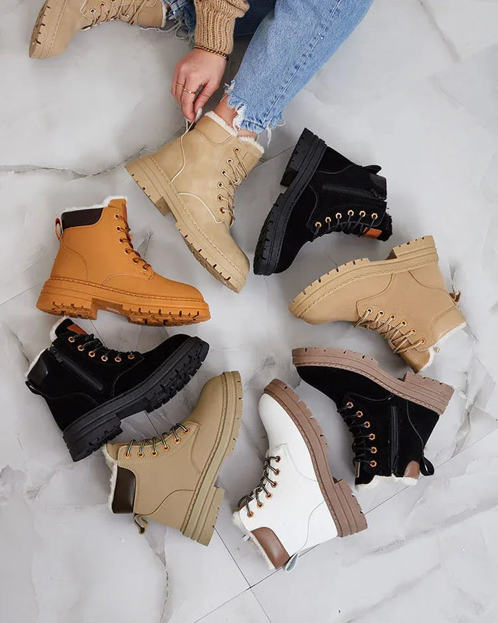 Alosia - Botas de Cano Curto com Atacadores e Sola Grossa