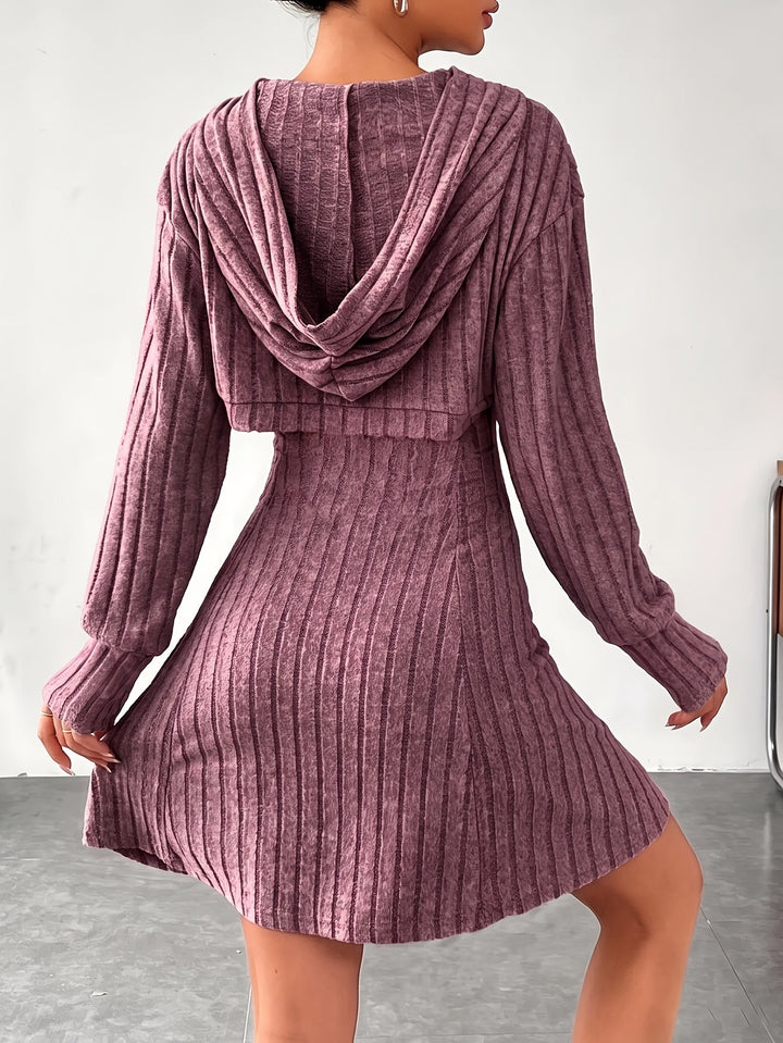 Joaquina - Mini-Vestido Com Textura Canelada e Top Curto com Capuz