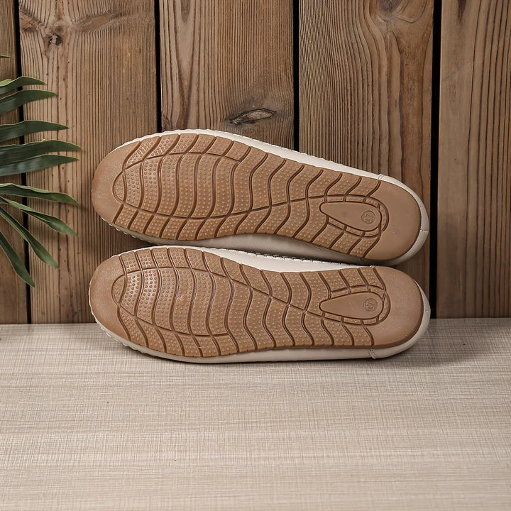 Inessa - Sapatos Ortopédicos Elegantes com Recortes