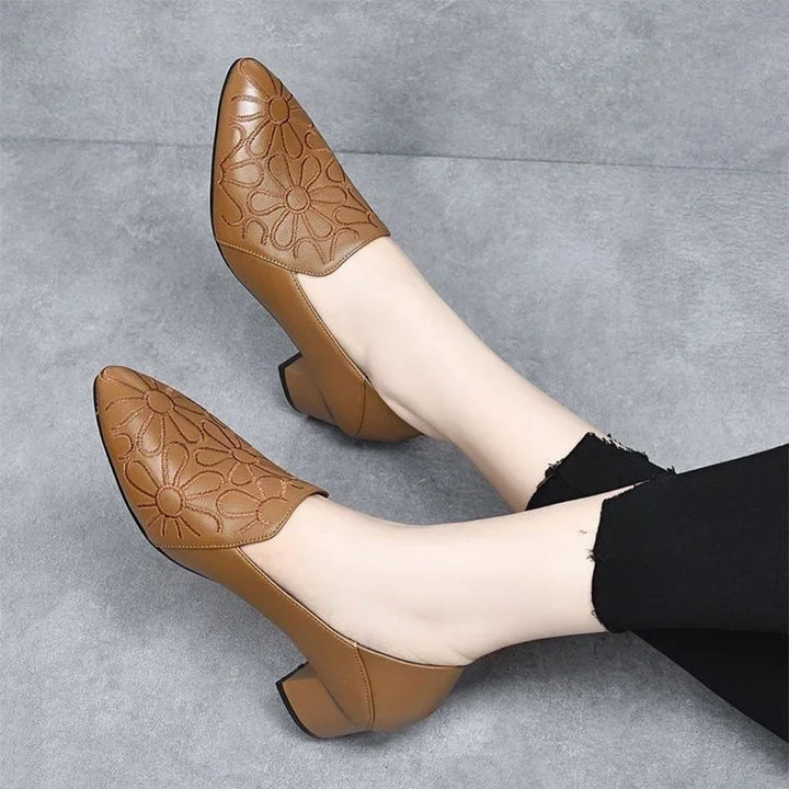 Minhora - Sapatos de Salto Grosso Bordados em Couro
