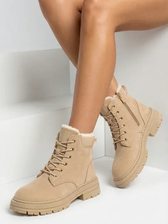 Alosia - Botas de Cano Curto com Atacadores e Sola Grossa