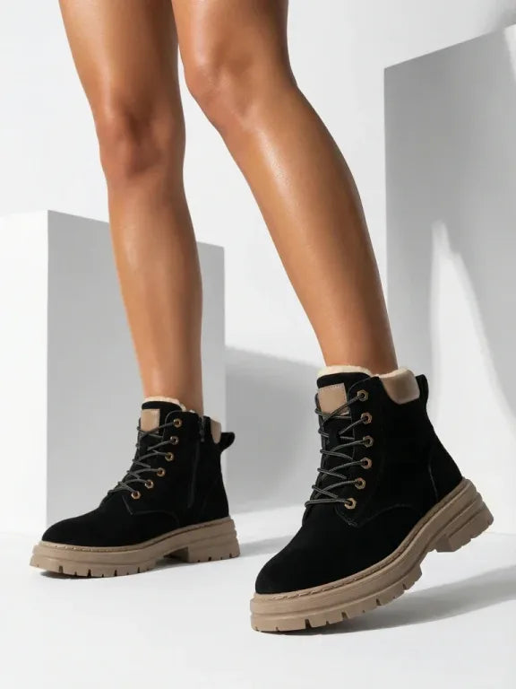 Alosia - Botas de Cano Curto com Atacadores e Sola Grossa