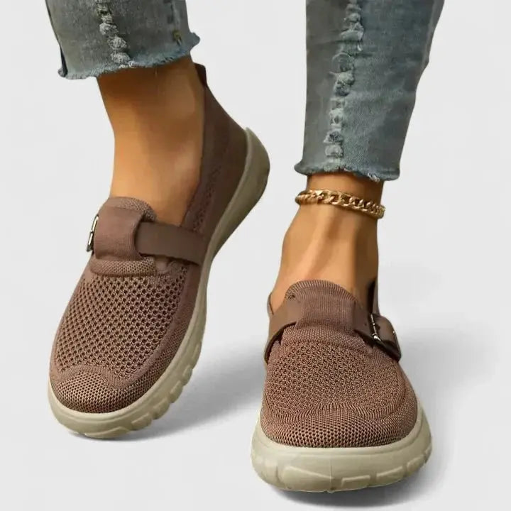 Clemencia - Mocassins com Parte Superior em Malha e Tiras Com Fivela