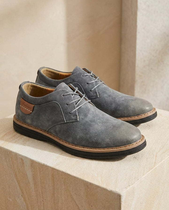 Erling - Sapatos de camurça com atacadores e costuras contrastantes